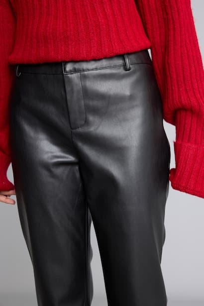Baggy Fit Normal Waist Pockets Faux Leather Trousers (٤)