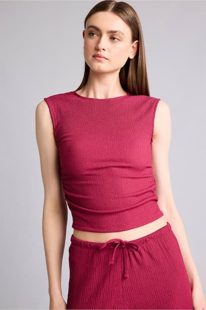 Slim Fit Crew Neck Crinkle Tank Top (3)