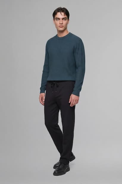 Standard Fit Crew Neck Basic Sweater