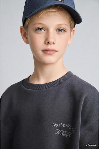 Boy Textured Embroidery Sweatshirt (٣)
