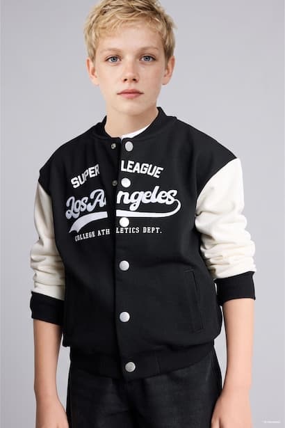 Boy Printed Snap-Button Varsity Collar Cardigan (٣)