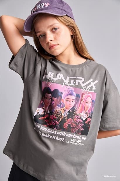 Girl Kpop - Demon Hunters Short Sleeve T-Shirt