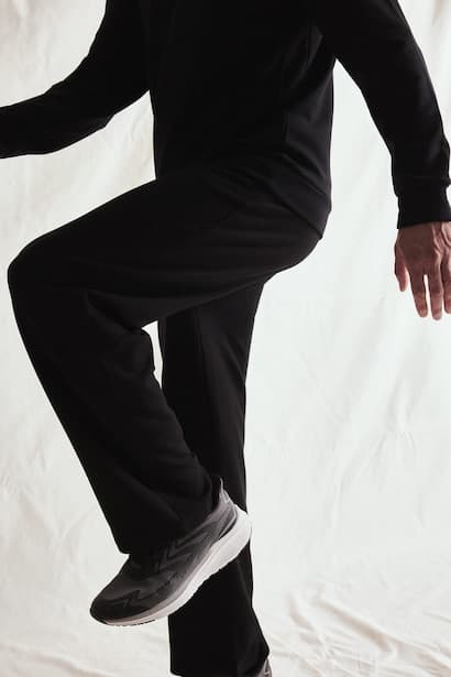 Relaxe Fit Elastic Waist Joggers Trousers (٣)