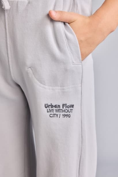 Boy 100% Cotton Barrel Fit Printed Washed-Effect Sweatpants Trousers (٤)