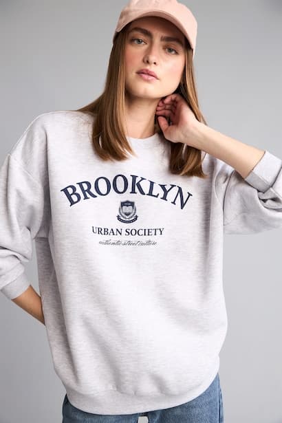 Oversize Crew Neck Slogan Print Thick Fabric Sweatshirt (3)