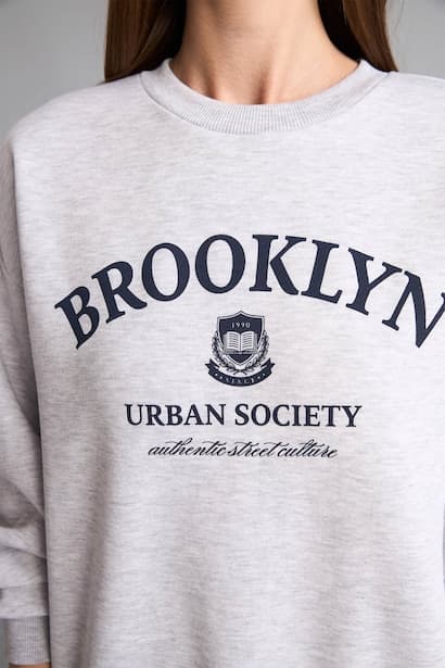 Oversize Crew Neck Slogan Print Thick Fabric Sweatshirt (4)