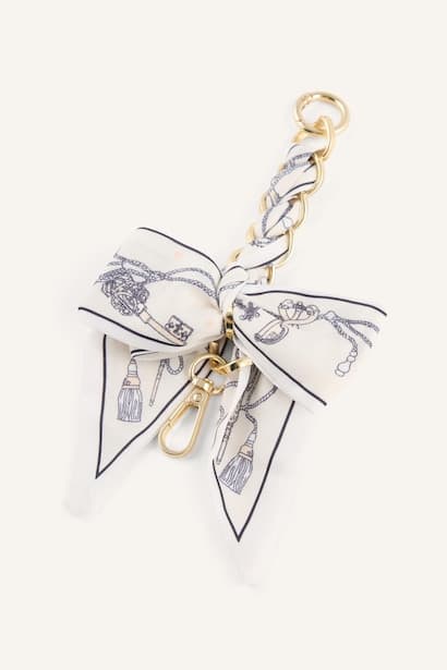 Woman Chain Bow Design Charm Keychain (4)