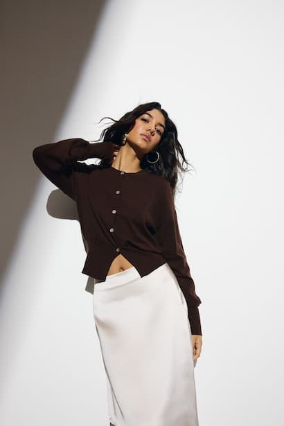 Fitted Crew Neck Knitted Cardigan