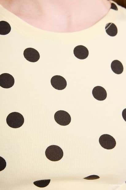 Slim Fit Light Yellow Polka Dot Crew Neck Short Sleeve T-Shirt (4)