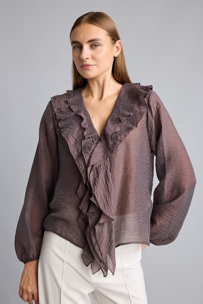 Fluid Fabric Long Sleeve V-Neck Blouse (٣)