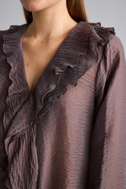 Fluid Fabric Long Sleeve V-Neck Blouse (٤)