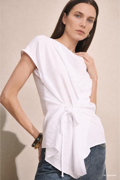 Degaje Neck Sleeveless Blouse