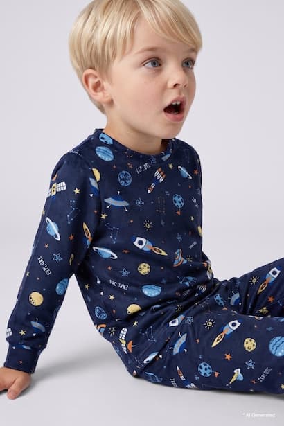 Baby Boy Space Print Velvet 2 Piece Pyjama Set Homewear (٣)