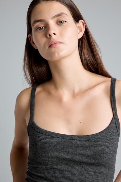 Fitted Ribbed U-Neck Tank Top (3)