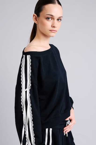 Oversize Fit Basic Boat Neck Lace Bands Detailed Sweatshirt