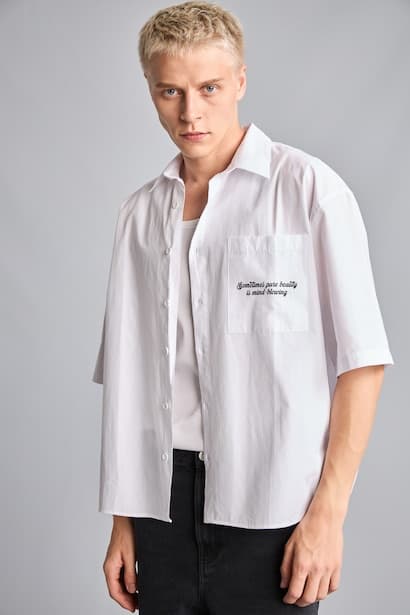 Boxy Fit Back Print Cotton Short Sleeve White Shirt (٤)