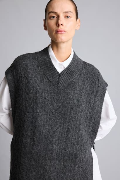 Relax Fit V-Neck Knit Vest (٤)