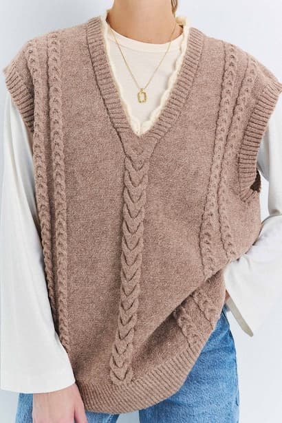 Relaxed Fit V-Neck Cable Knit Vest (٤)