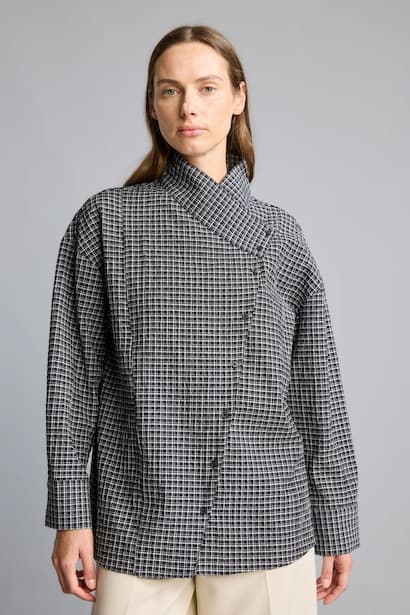 Regular Fit Crinkled Texture with Asymmetric Buttons Blouse Modest (٣)