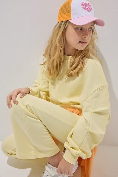 Girl 2-Piece Crew Neck Sweatshirt and Pleated Trousers Set (3)