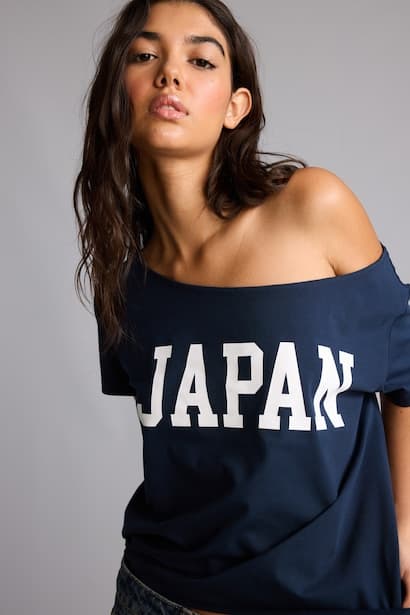 Fitted Boat Neck Printed T-Shirt (٣)