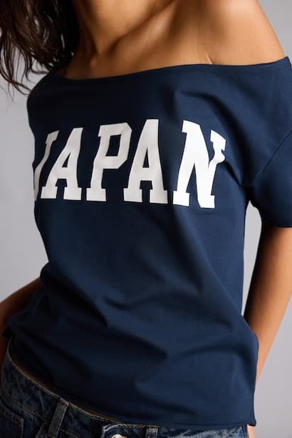 Fitted Boat Neck Printed T-Shirt (٤)