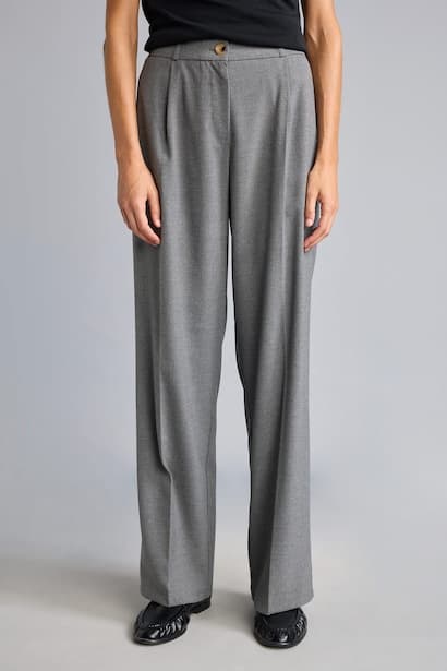Straight Fit Pleated Trousers (٣)