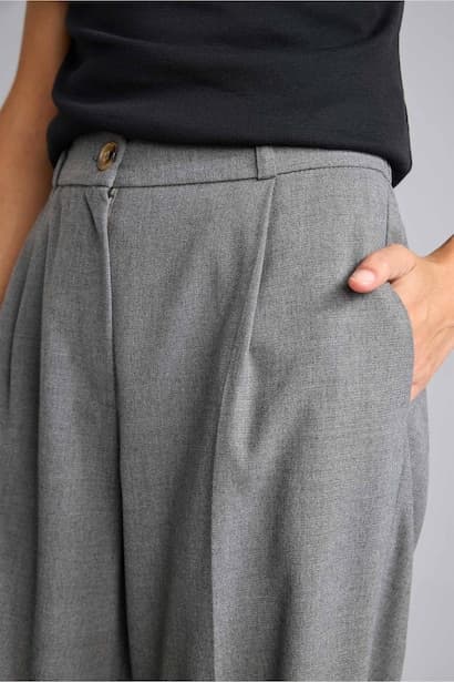 Straight Fit Pleated Trousers (٤)