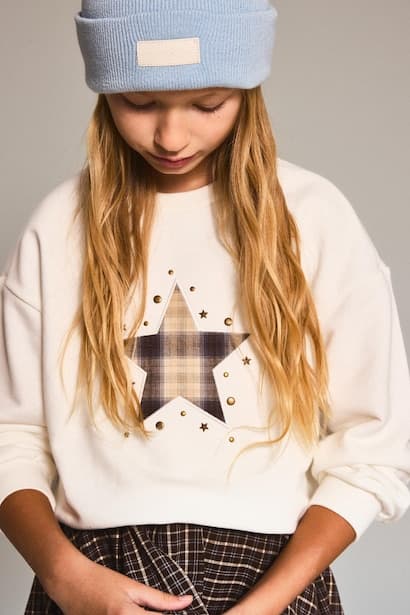Girl Relax Fit Crew Neck Star Detail Sweatshirt (٤)