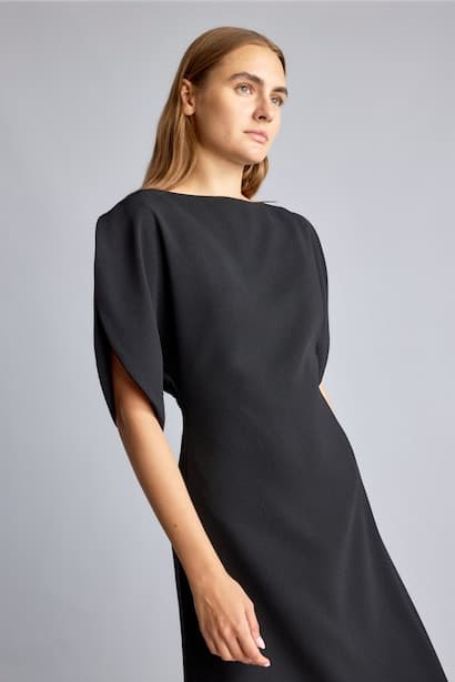 Asymmetric Boat Neck Short Sleeve Crepe Midi Dress (٣)