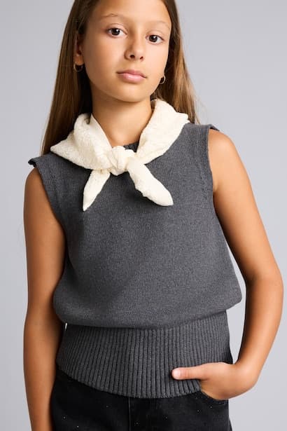 Girl Crew Neck Knit Vest Pullover