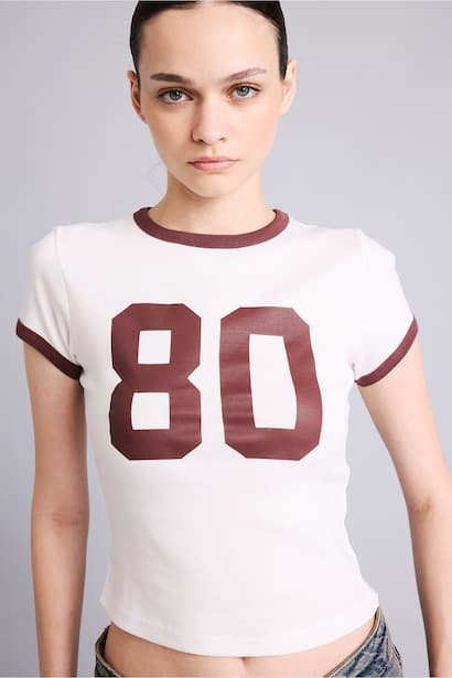 Fitted Cropped Crew Neck Printed T-Shirt (3)