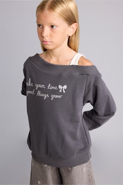 Girl Off Shoulder Sweatshirt (٣)