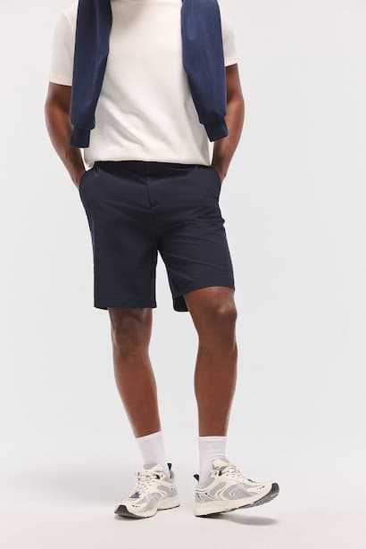 Standard Fit Pockets Semi-Elastic Waist Shorts (٣)