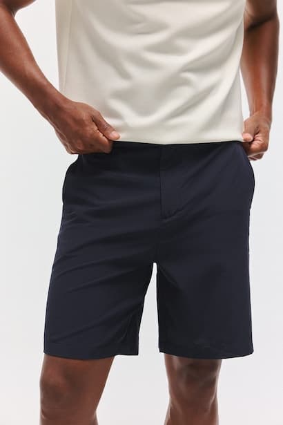 Standard Fit Pockets Semi-Elastic Waist Shorts (٤)