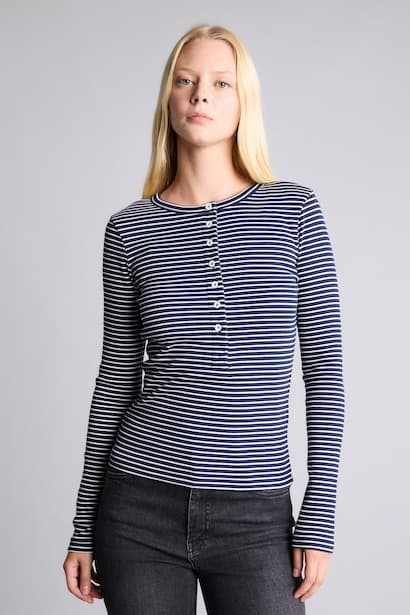 Fitted Ribbed Cotton-Blend Striped Button-Up Henley Neck Long Sleeve T-Shirt (٣)