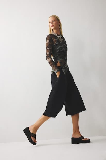 Loose Fit Bermuda Shorts (4)