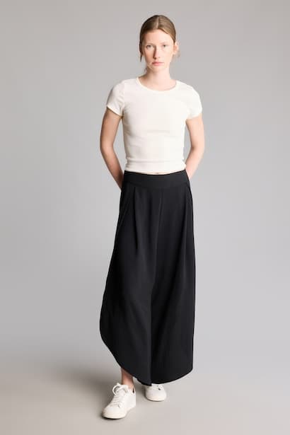 Regular Waist Pleated Aerobin Capri Pants