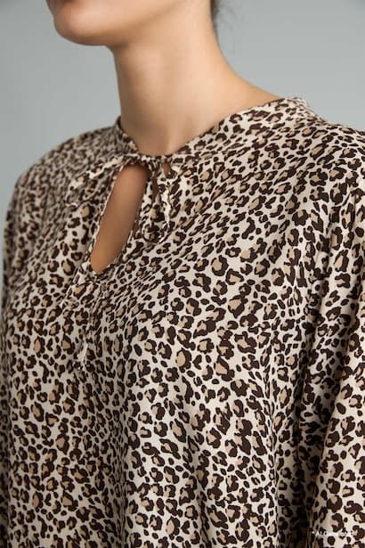Regular Fit Tie-Up Crew Neck Leopard Print Blouse (٤)