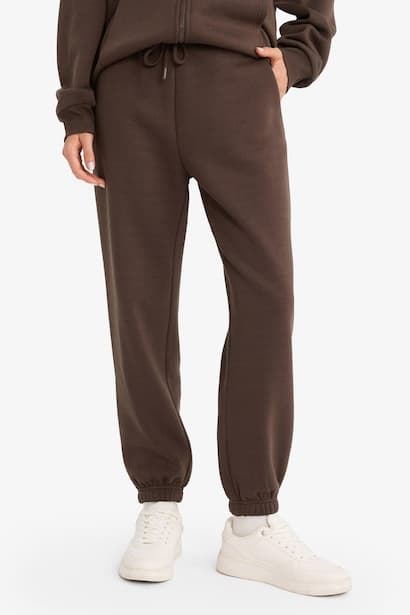 Jogger Fit Elastic Banded Leg Thick Fabric Trousers (٤)