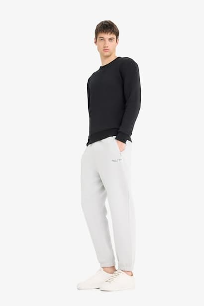 Regular Fit Zipper Pocket Printed Trousers (٣)
