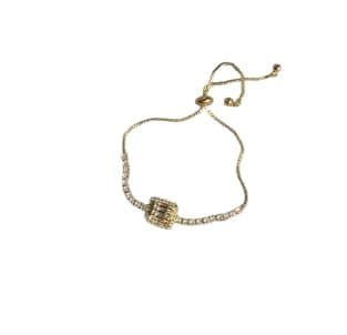 Gold Lobes Tug Bracelet – Adjustable Hand Bracelet | Accessory for Daily Use and Occasions