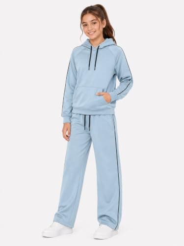CAESAR Girls Girls' winter tracksuit featuring a fur-lined back and linear designs. Girls' winter tracksuit featuring a fur-lined back and linear designs. Outerwear