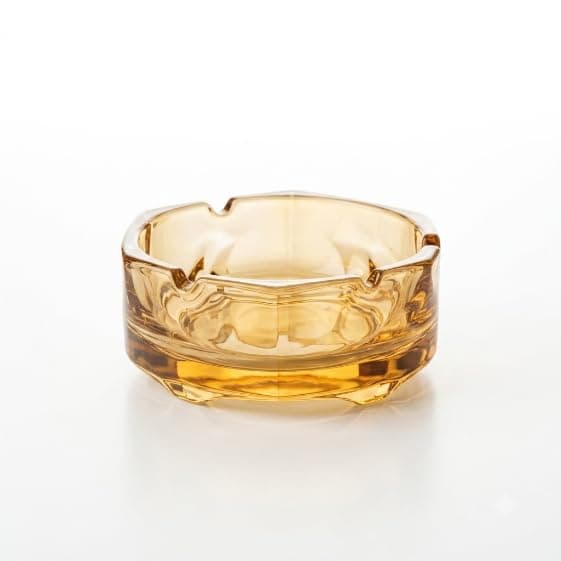 Honey Glass Ashtray with Stylish and Practical Design, Suitable for Use on Tables and Various Surfaces, Adds a Distinctive Touch to Decor and Helps Keep the Use Area Tidy.
