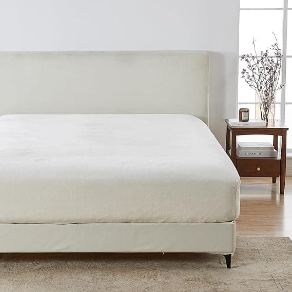 Heavy Plush Bed Warmer with Elastic Edges for Stability and Full Warmth (Deep White, 180 * 200 * 30cm) Blanket