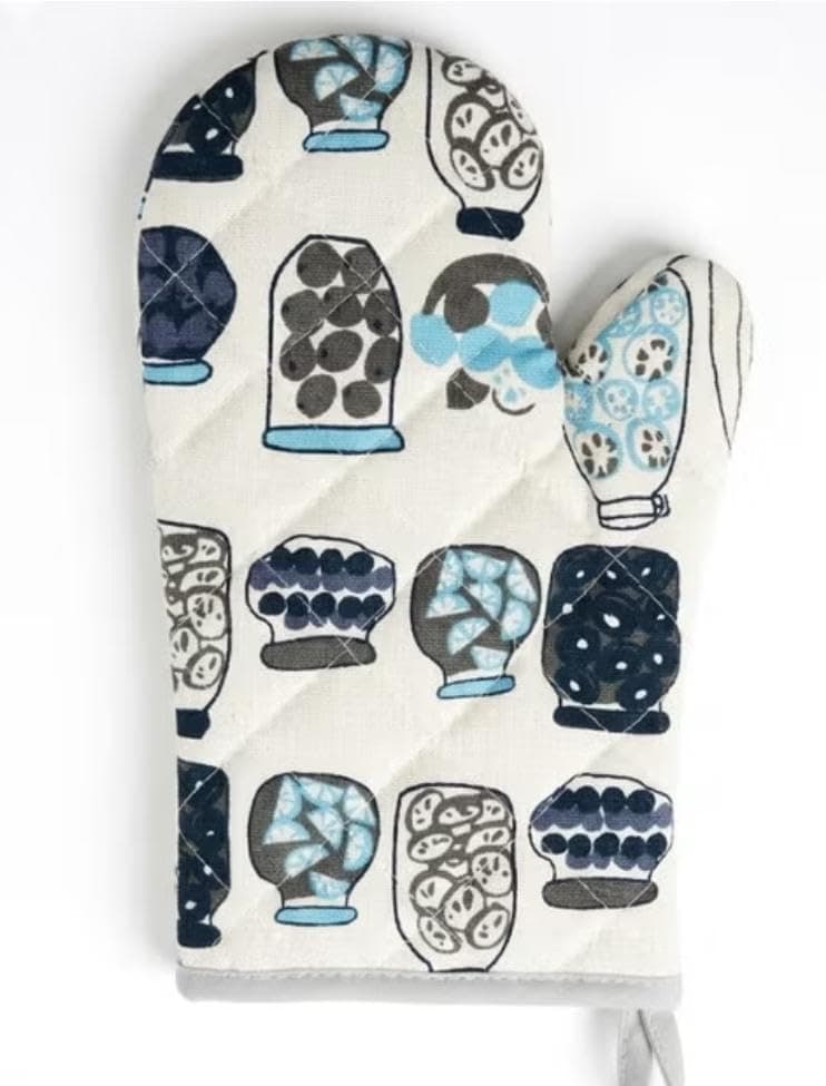 Generic Heat-Resistant Padded Oven Gloves for Handling Trays and Pots, .sew Pot holder