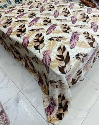 Generic Heavy-Duty Feather Print Blanket, 200x220cm, Soft Plush Throw with Purple and Brown Feather Pattern .flo