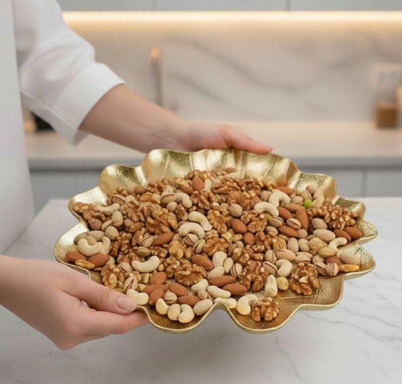 Generic Gold Leaf Shaped Serving Tray, Decorative Platter for Fruits, Nuts, Snacks, and Candles, 33 cm .db