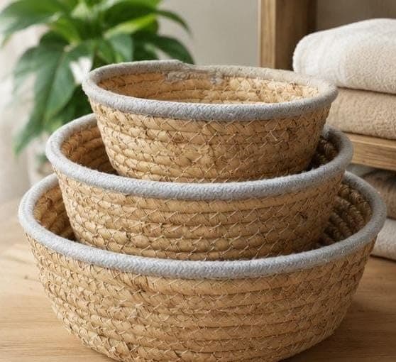 Generic A natural wicker basket set, perfect for:, Organizing towels and bathroom essentials, Organizing vanity items and cosmetics, Natural wicker material, 3 different sizes for versatile use, .ho