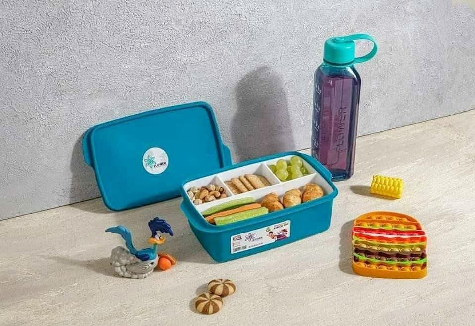 Generic A spacious, two-tier partitioned lunch box,2-liter,Allows for a variety of foods to create a healthy meal,Fits easily into children's school bags,microwave use,Multicolors, .sa